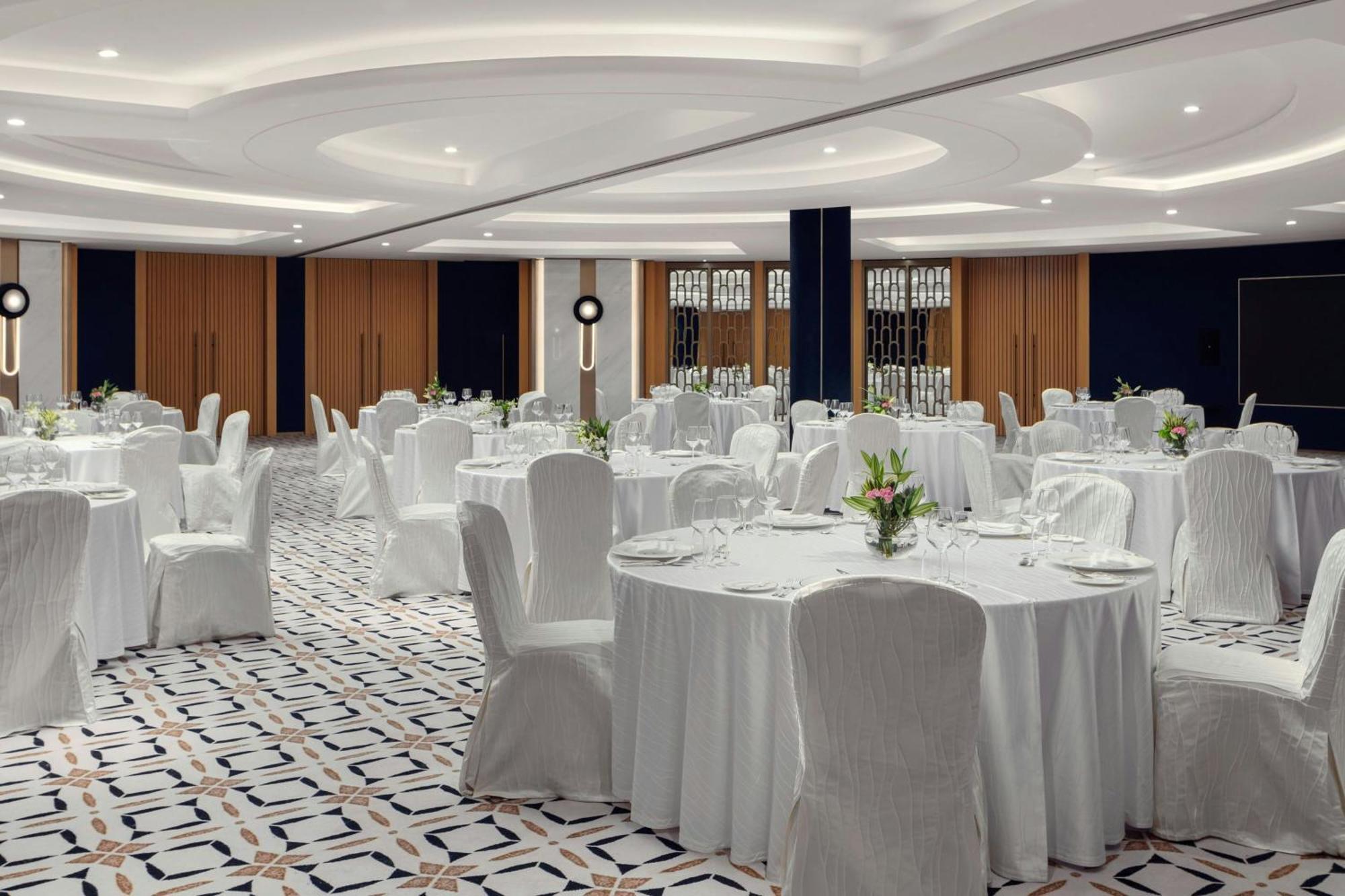 The St Regis Al Mouj 5* Maskat